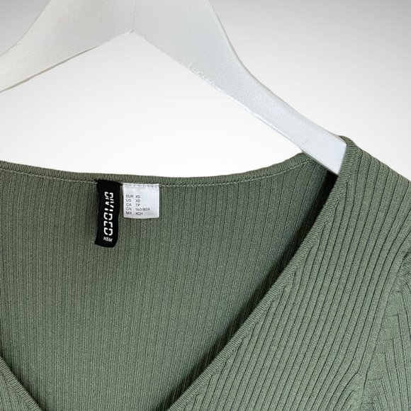 H&M Divided Knit Zip Up Khaki Top - Picture 5 of 5